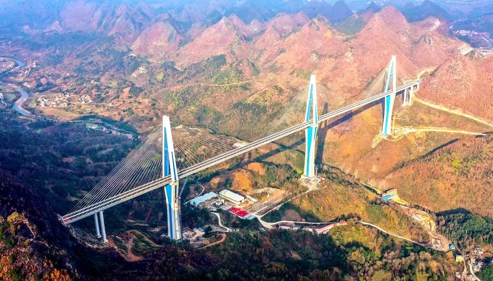 平塘特大桥位于平塘县牙舟镇与通州镇之间,横跨曹渡河峡谷.
