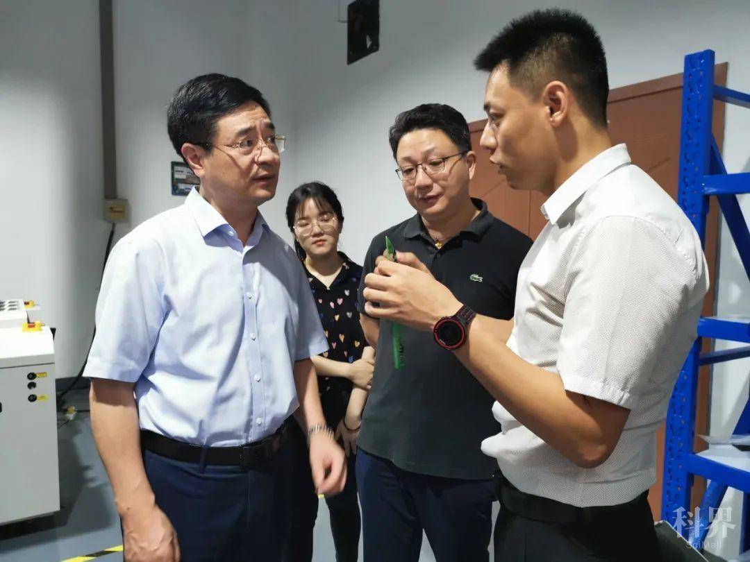 甬江科创大走廊指挥部王洪平常务副总指挥一行走访调研哈工大宁波智能