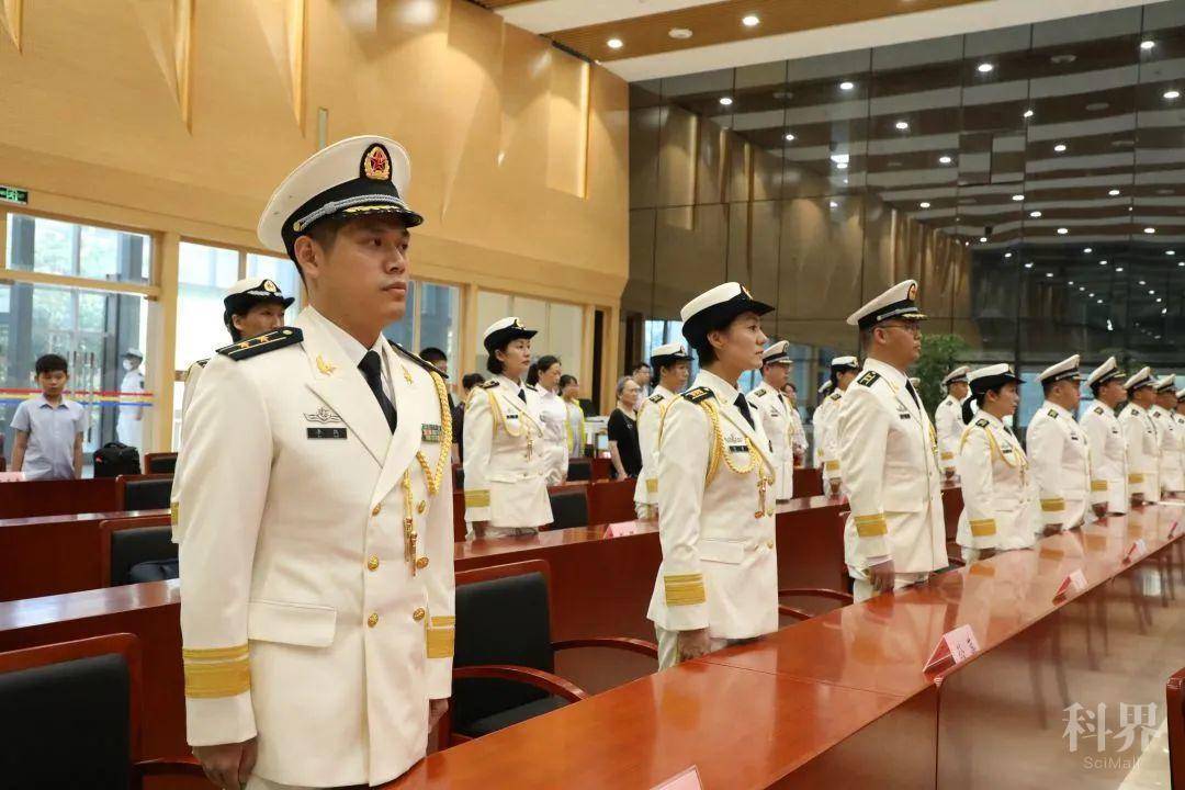 海军军医大学举行晋升(授予)军衔仪式