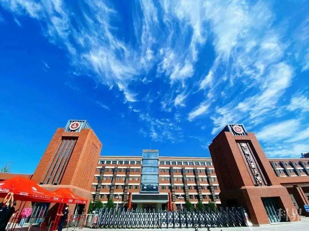 中国矿业大学(北京)沙河校区位于昌平区沙河高教园区南二街9号,周围