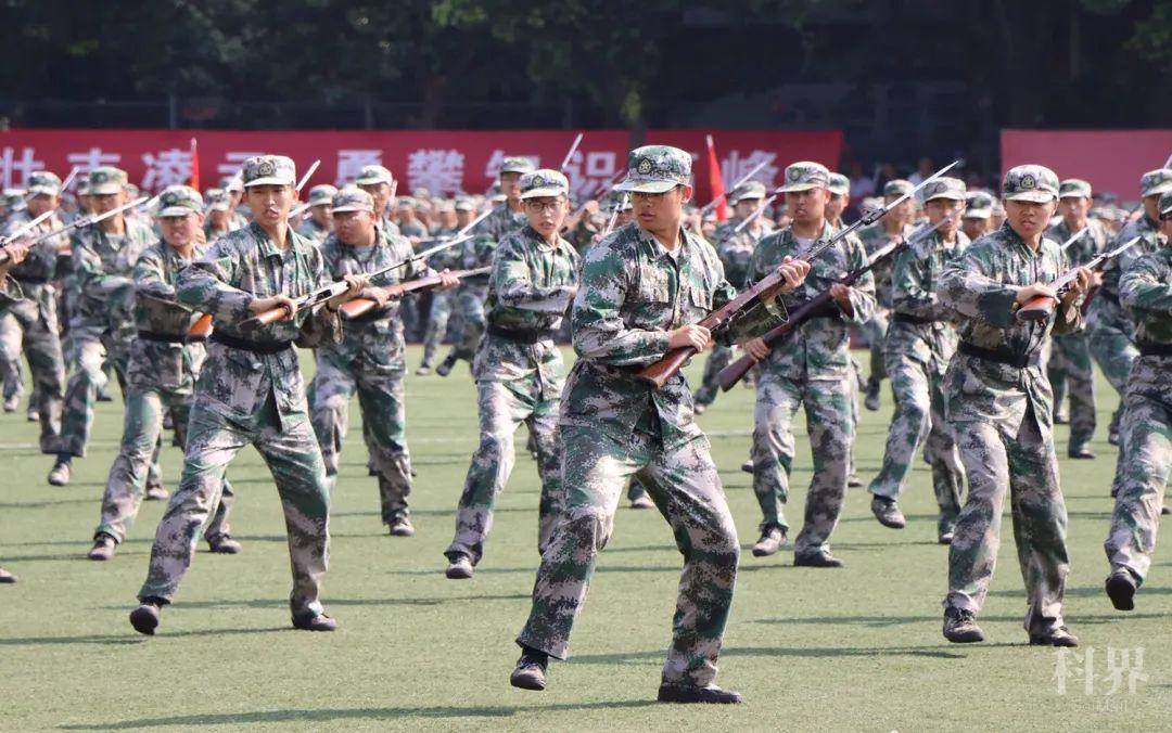 "江苏大学,请你检阅!