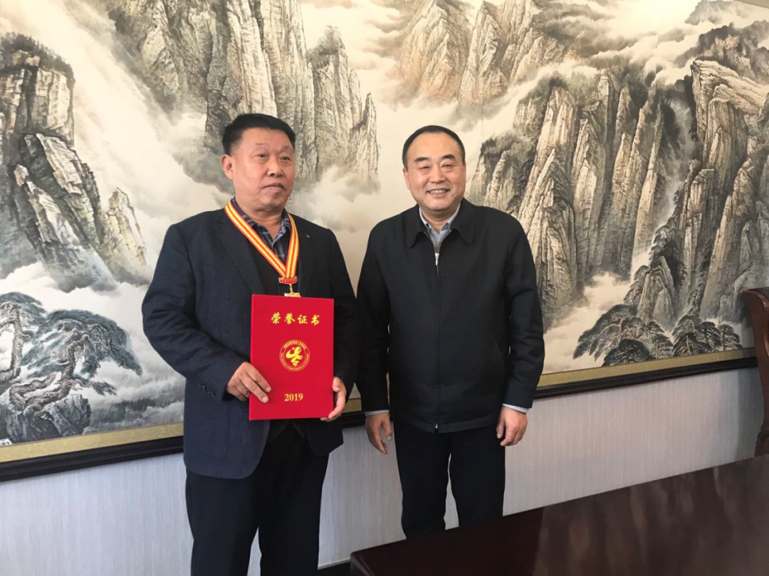 阜新市委副书记刘宏到彰武县亲切看望老科技工作者