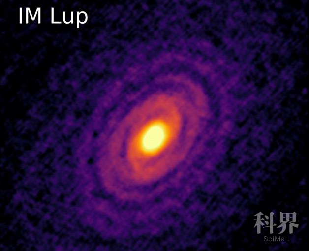 原恒星im lup周围有一圈原行星盘,不仅具有环形形状,还具有趋向中心的