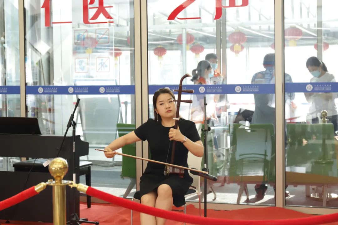 青年二胡演奏家,我院优秀青年教师龚楠