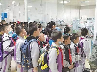 <p>    小学生在宁夏塞尚乳业有限公司智能化生产车间观摩研学。 </p>