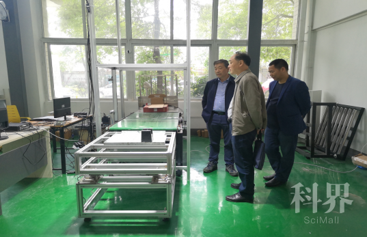 邵阳市科技局段邵宁局长、谢跃斌副局长等一行人莅临研究院考察调研