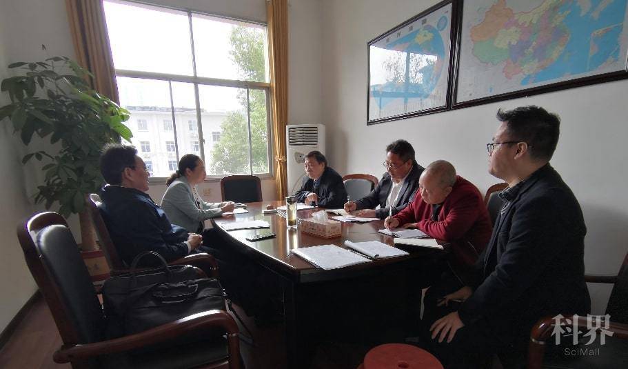 华学健听取研究院专题工作汇报