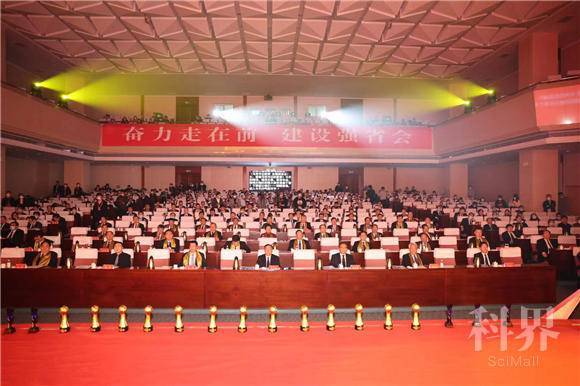 第十三届“影响济南”经济人物评选暨第三届“影响济南”科技人物评选揭晓 116名企业家科技工作者荣获经济和科技大奖 孙立成孙述涛出席颁奖活动并为获奖企业家科技工作者颁奖