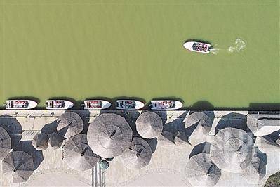 <p>    沙湖景区一角。</p>