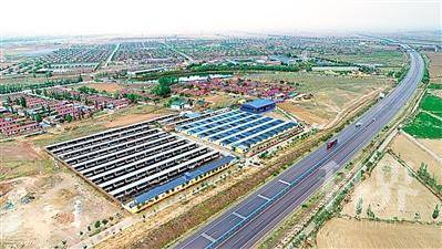 <p>　　记者近日拍摄的中宁县恩和镇红梧村肉羊繁育场，这是该镇为大力发展扶贫产业和村集体经济而精心打造的现代化养殖繁育基地。</p><p>　　本报记者　王晓龙　摄</p>