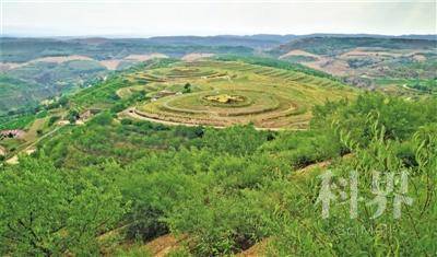 <p>　　山林权改革进一步盘活绿色资源，为彭阳县生态建设注入新动能。</p><p>　　本报记者　剡文鑫　摄</p>