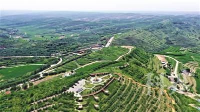 <p>　　彭阳县森林覆盖率不断提升。山林权改革，促进了“绿水青山”向“金山银山”的转化。本版图片均本报记者　剡文鑫　摄</p>