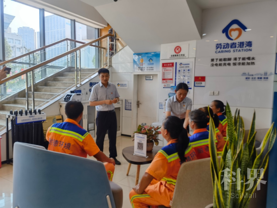 便民服务送春风。建行重庆分行供图