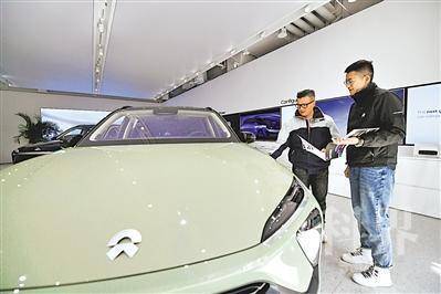 <p>　　新能源汽车助力城市开启绿色交通模式。</p>