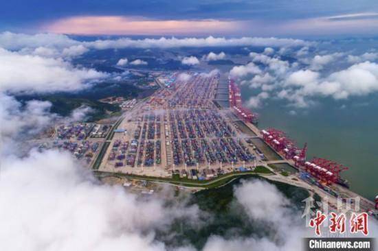 宁波港口一景。　沈颖俊 摄