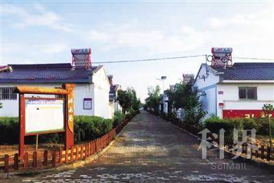 <p>    欣荣村人居环境绿化提升。</p>