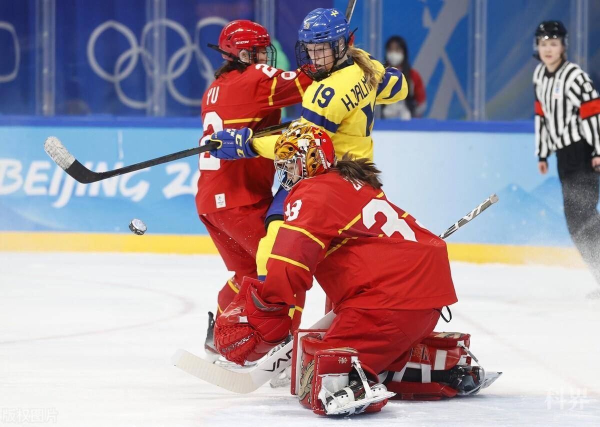 中国女冰率先进球遭逆转，1比2不敌瑞典无法直接晋级