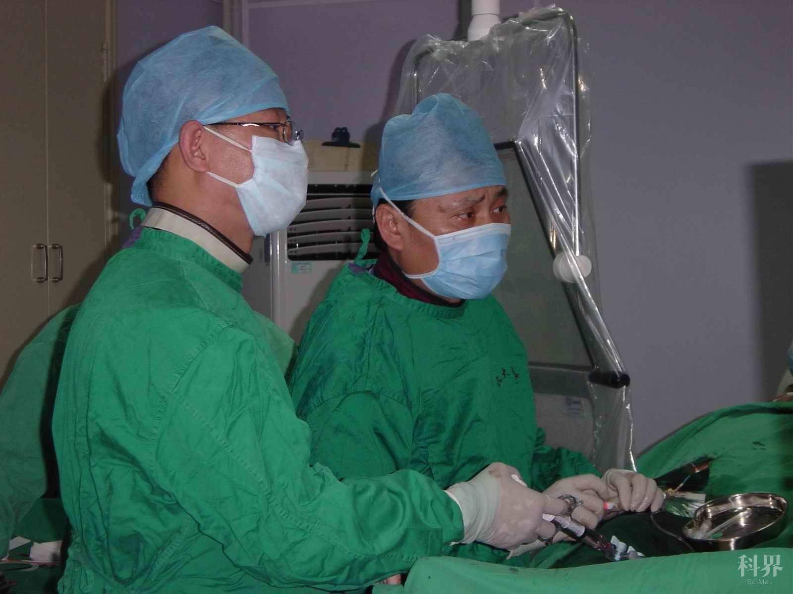 照片材料-手术.jpg
