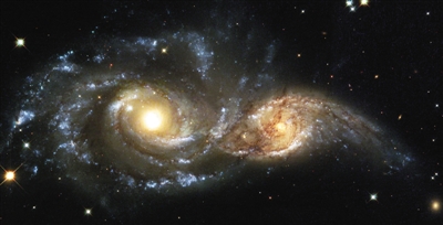 两个漩涡星系NGC 2207和IC 2163正在并合 NASA.jpg
