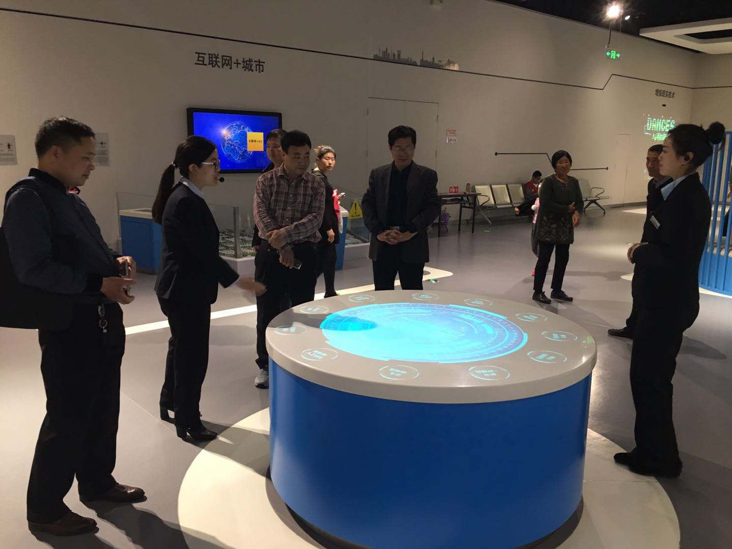 临沂市兰陵县科协到单县科技馆参观考察
