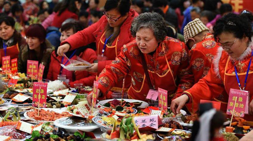 "万家宴"和"不知被隔离"都不是疫情防治的正确方式