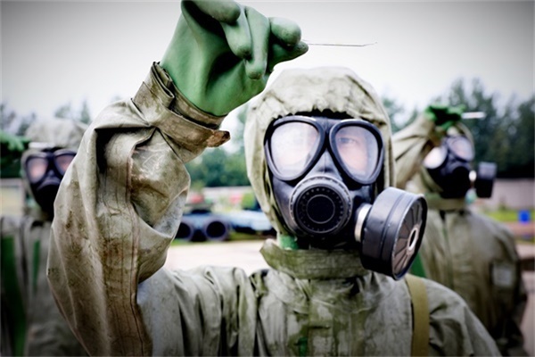 解放军防化团进入武汉城区成建制进驻体系化运转决战决胜