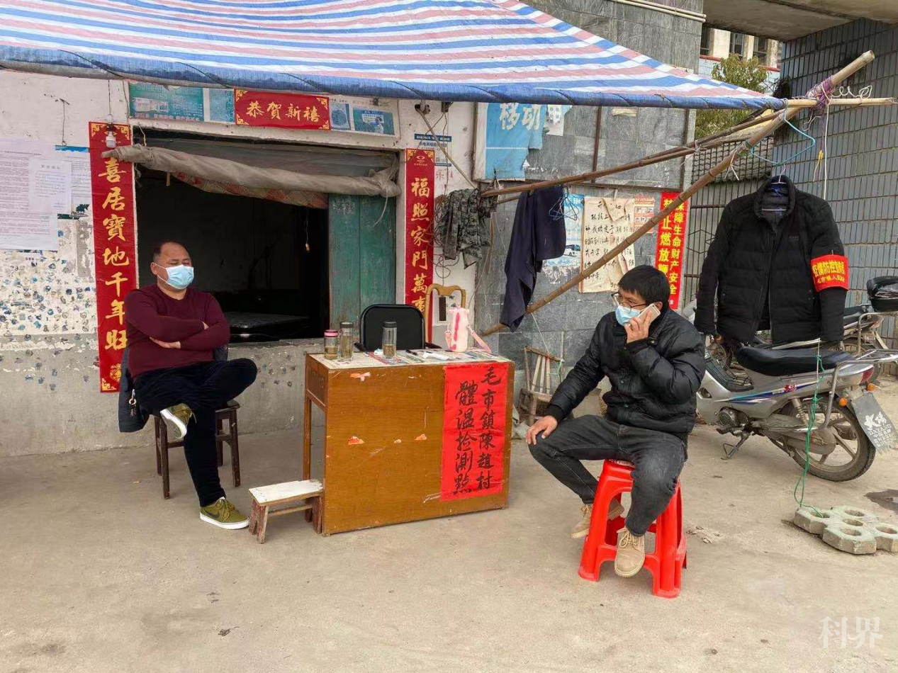 忠诚铸就生命的屏障监利县科协委员毛市镇青年御疫排头兵唐浩履职掠影