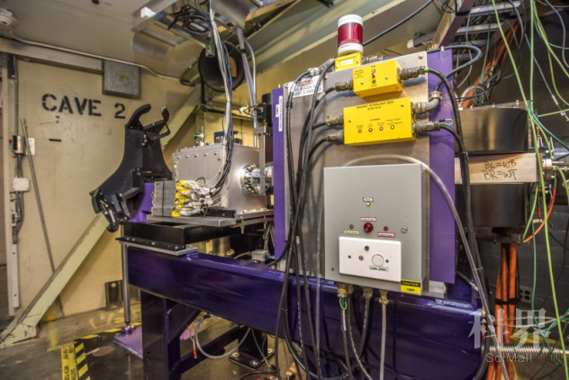 伯克利实验室的回旋加速器在钔-244的发现过程中发挥了关键作用.