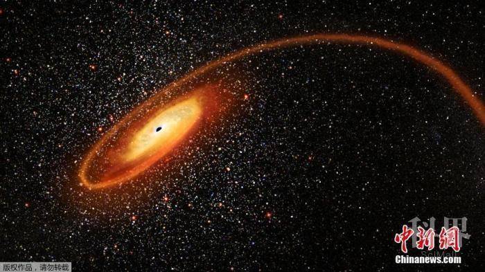 当地时间4月2日，由NASA提供的图片显示了一颗恒星被一个有数万个太阳质量的黑洞撕碎的现场模拟图片，画面壮观瑰丽。