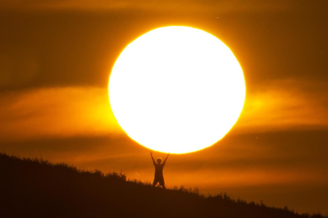 人类要在地球上造一颗太阳出来一亿度的高温拿什么来盛放
