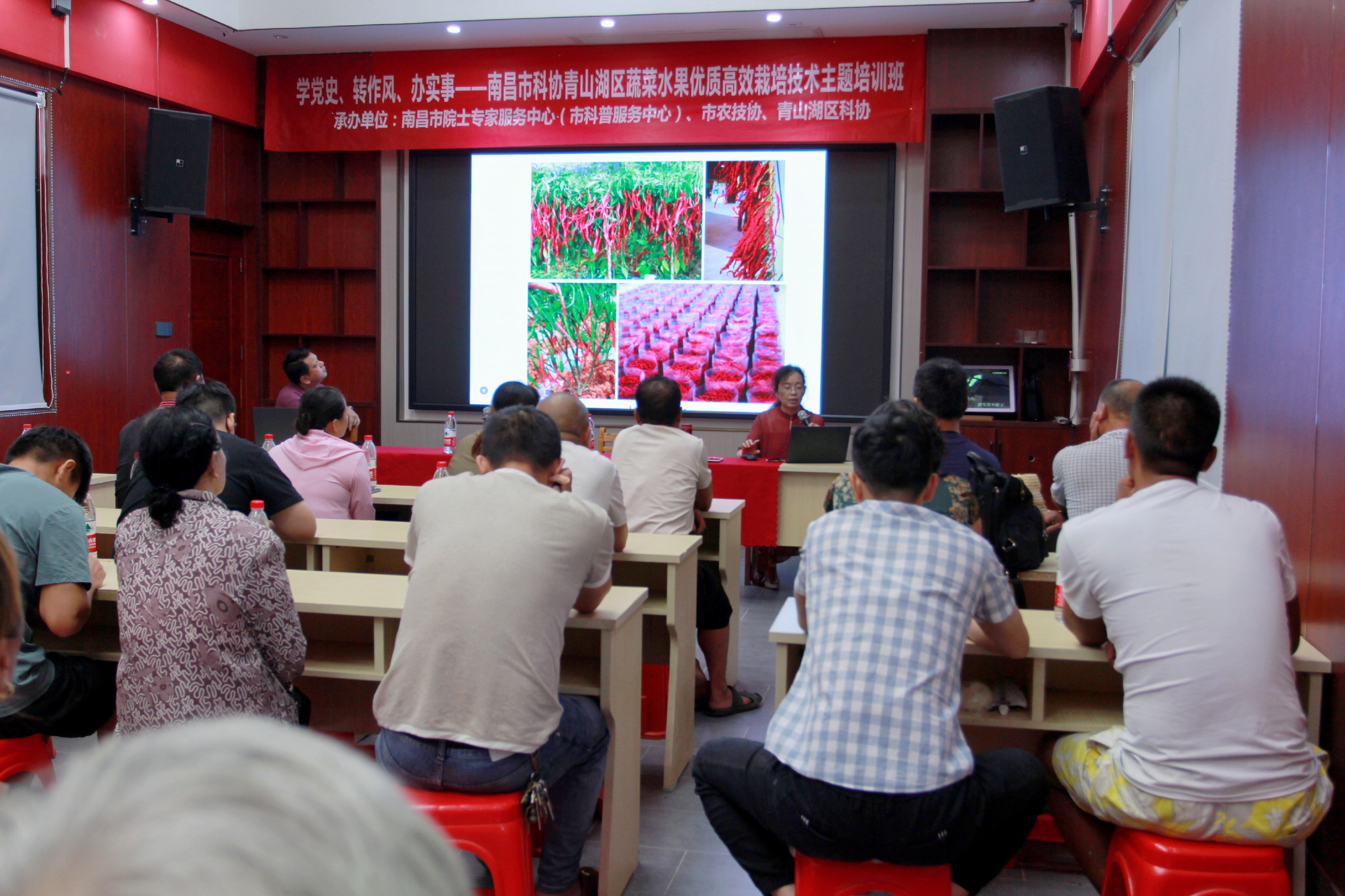 7月12日，青山湖区科协在罗家镇俊华农业科普示范基地开展了“学党史 办实事”送科技下乡志愿服务活动(1).jpg