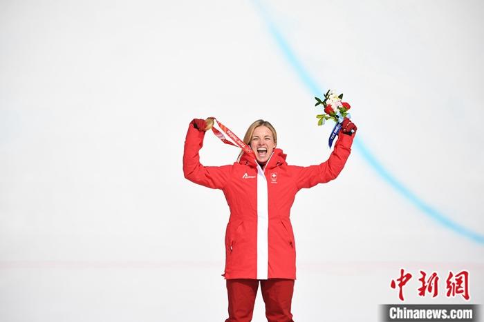 瑞士名将夺女子超级大回转金牌中国“双姝”顺利完赛