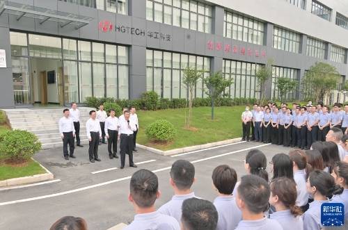 习近平：把科技的命脉牢牢掌握在自己手中