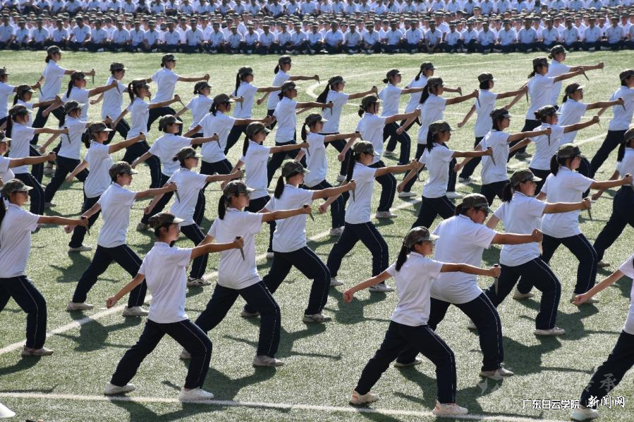 广东白云学院隆重举行2022级学生军训总结大会 - 风启学林主题社区