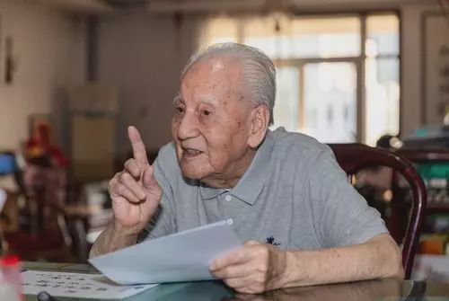 黄旭华院士：为中国核潜艇隐“功”埋名三十年