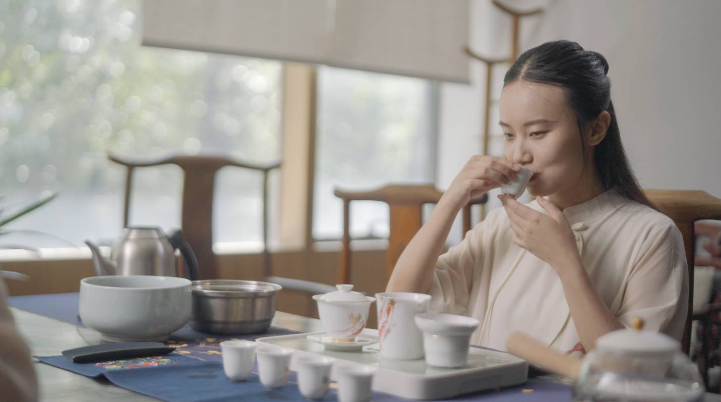 郭老师喝茶.jpg