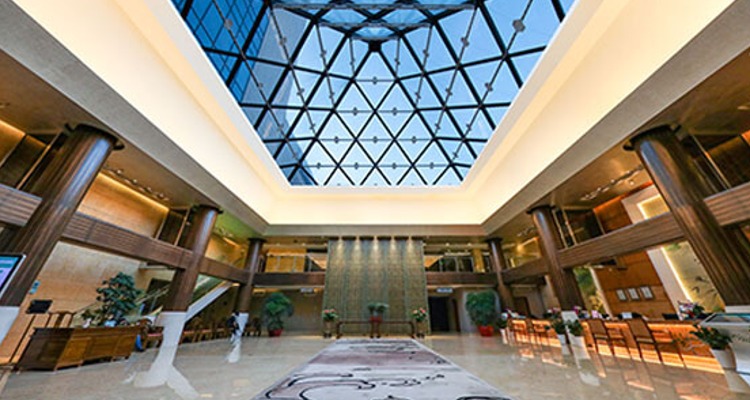 万钢出席全国政协十四届二次会议科协界小组会议