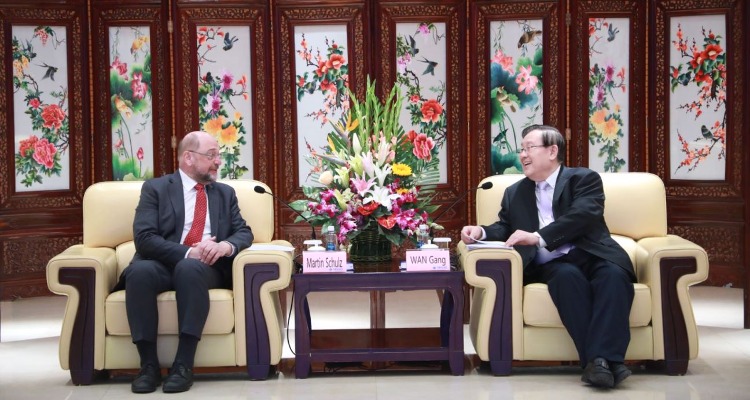 万钢与弗里德里希•艾伯特基金会会长马丁•舒尔茨举行会晤