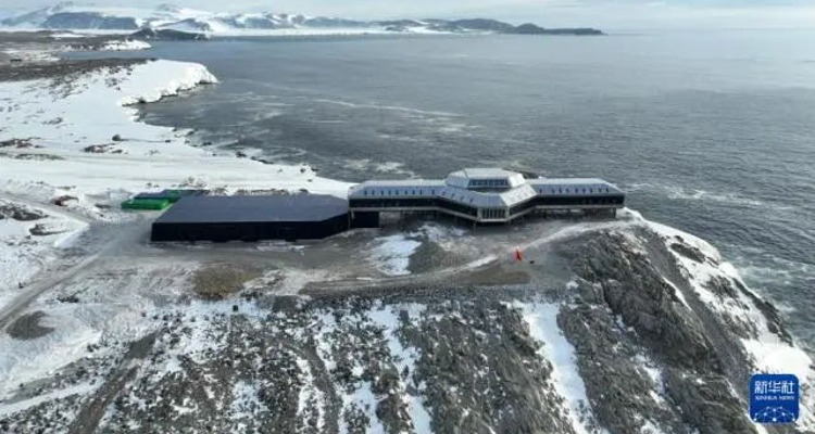习近平致信祝贺中国南极秦岭站建成并投入使用