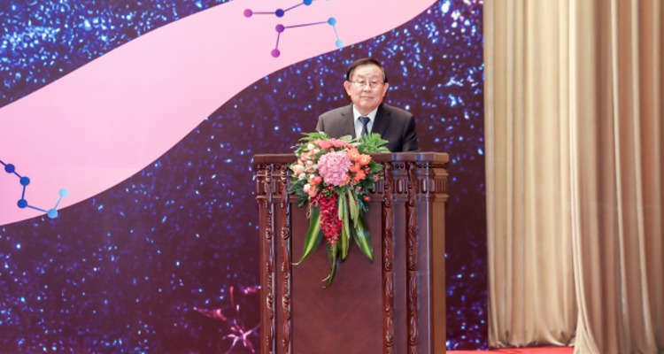 万钢出席国际基础科学大会