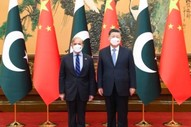 习近平会见巴基斯坦总理夏巴兹