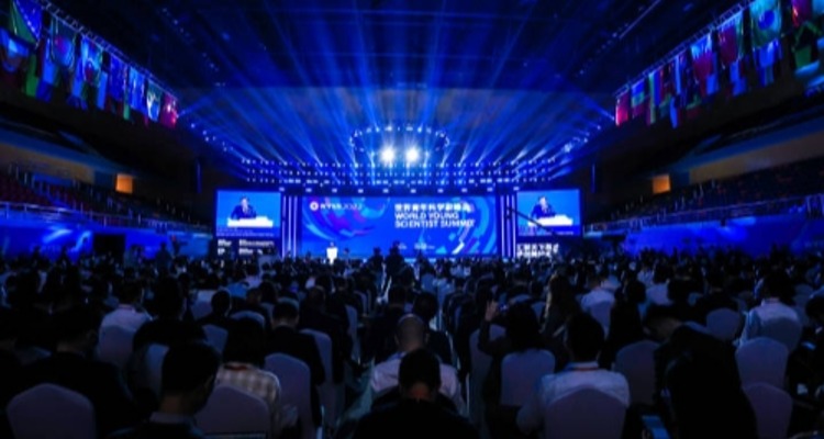 2022世界青年科学家峰会召开 万钢讲话 张玉卓黄建发致辞