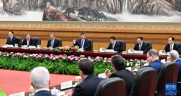 习近平会见美国工商界和战略学术界代表