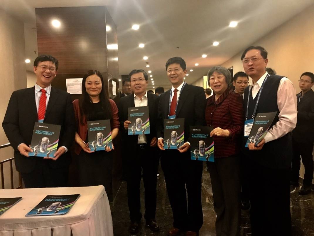 (从左到右,分别是马芳武,公维洁,赵福全,李理光,张宁和朱明荣)