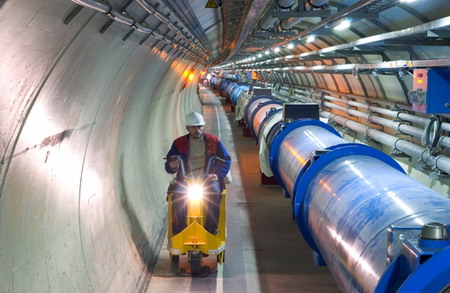 人类历史上最大的粒子对撞机——大型强子对撞机（LHC）
