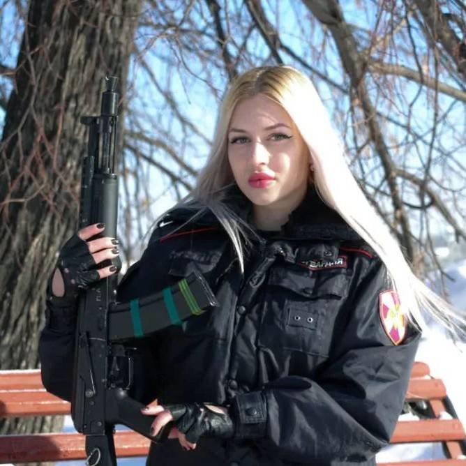 俄罗斯评出最美近卫军女兵,13名姑娘将登上官方挂历(多图) 2019-05-08