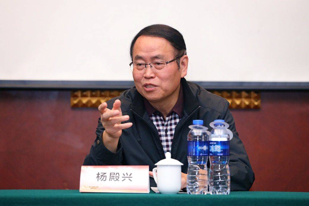 会"在成都顺利召开中华中医药学会副会长,四川省中医药学会会长杨殿兴