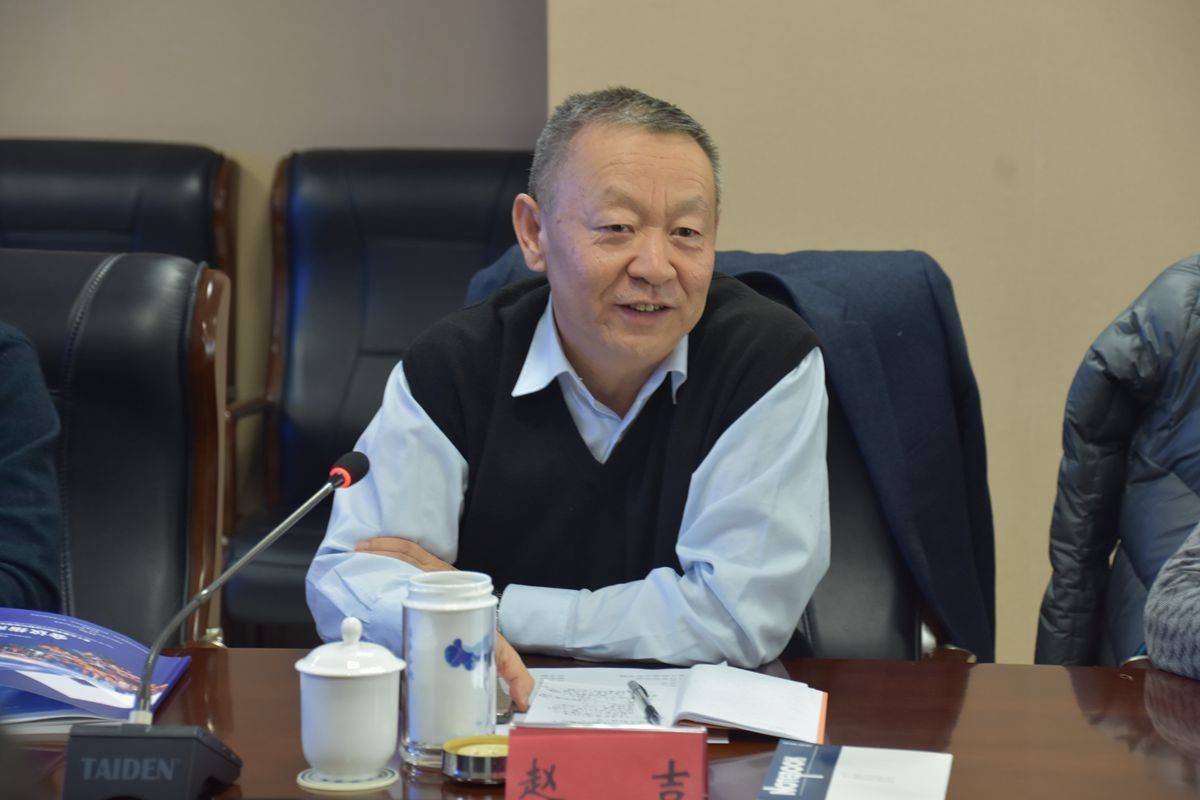 赵吉在会上指出,科技期刊是学术交流的重要平台,其发展水平充分反映出