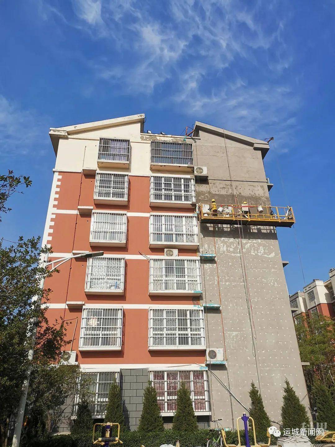 王棉)4月14日,在市区禹香苑小区内,市区冬季清洁取暖既有建筑节能改造