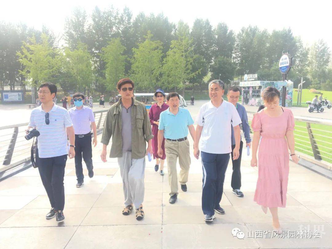 张海书记陪同中国风景园林学会领导考察太原汾河公园